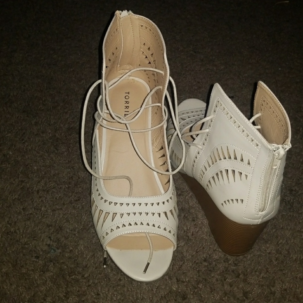 Wedge tie up,zipper back shoe's